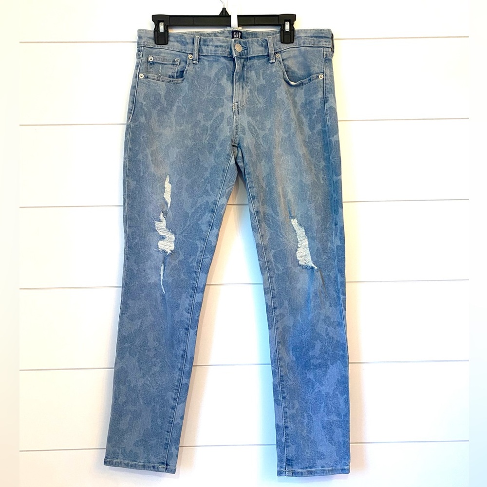 GAP floral “girlfriend” fit jeans. Size 27.